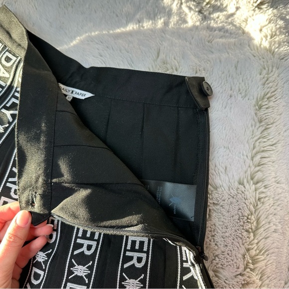 Daily Paper Black Etape Pleated Skirt Size XS - Picture 2 of 8